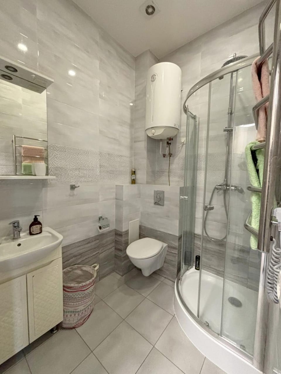 Shower, Toilet, Bathroom, Bath, towels