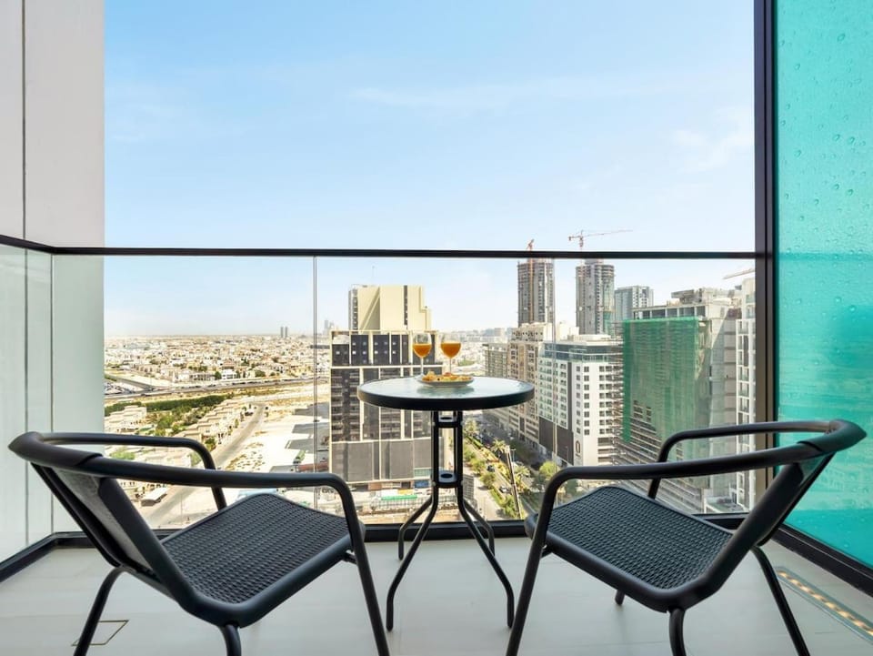 Spacious Studio with Balcony Pool & Gym Apartment in Dubai