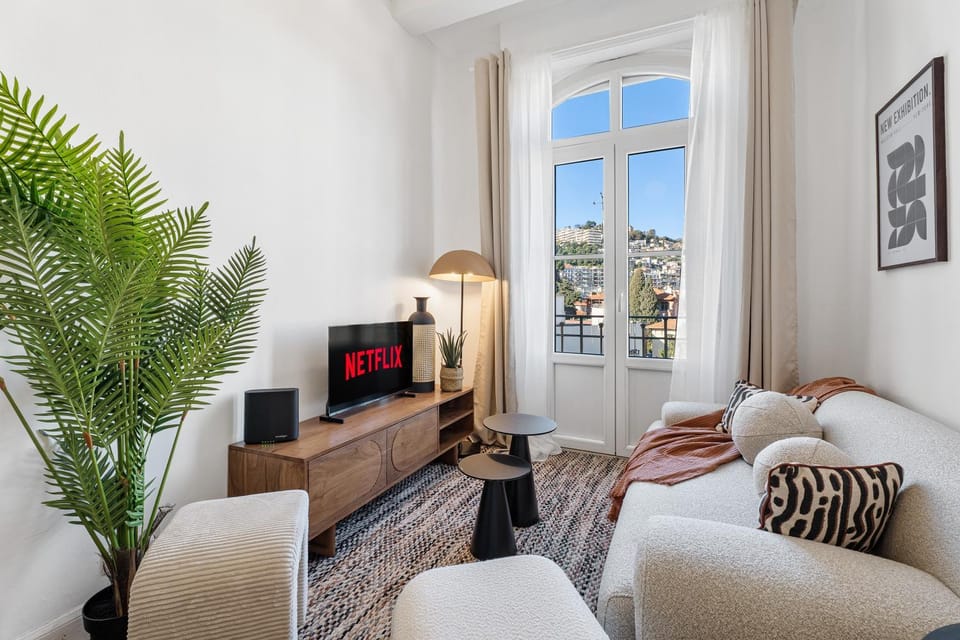 Communal lounge/ TV room, TV and multimedia, Living room