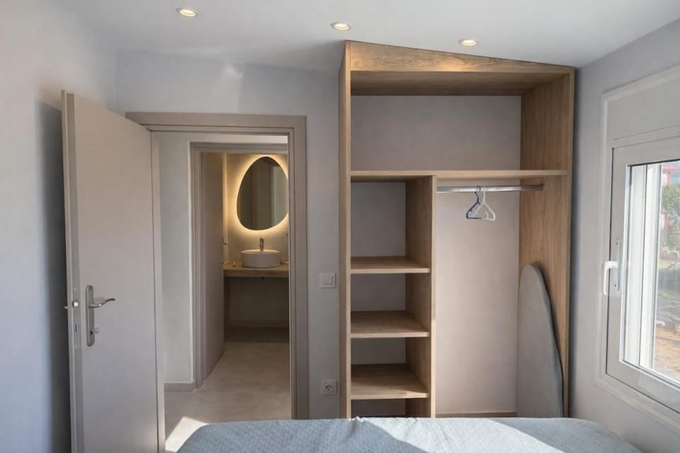 Bedroom, wardrobe