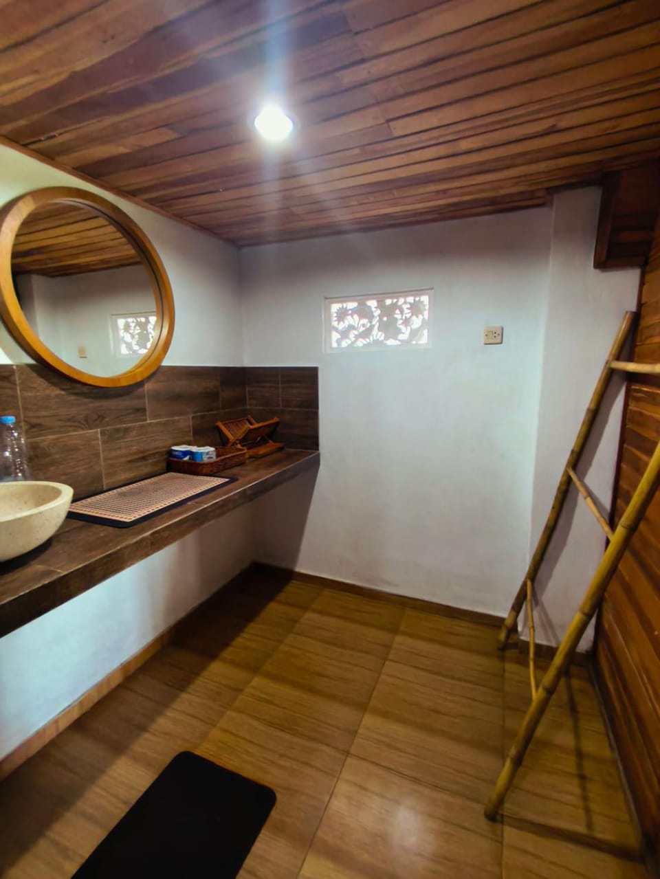 Oka Wooden house8 Apartment in Payangan