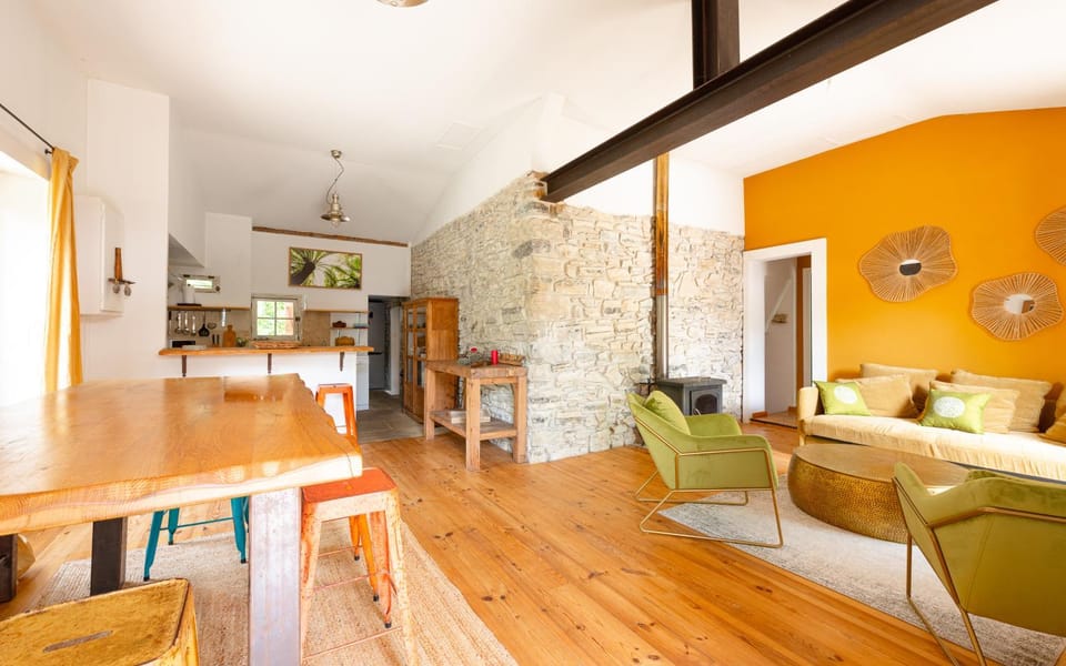 Living room, Seating area, kitchen