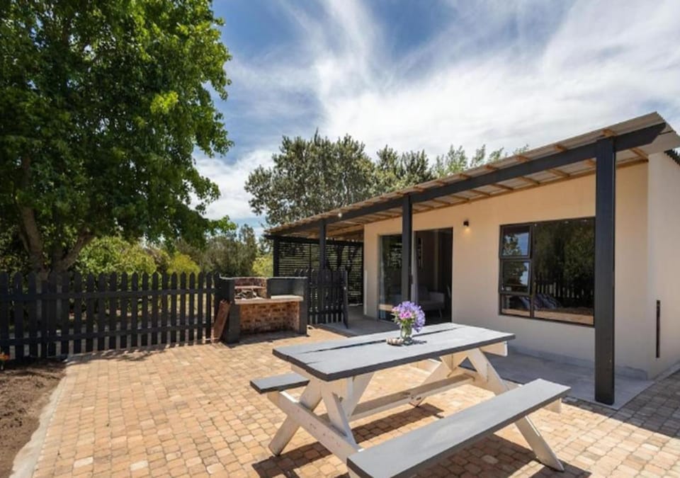 Property building, Seating area