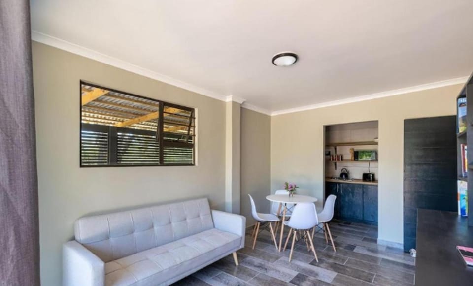 Kitchen or kitchenette, Seating area, Dining area