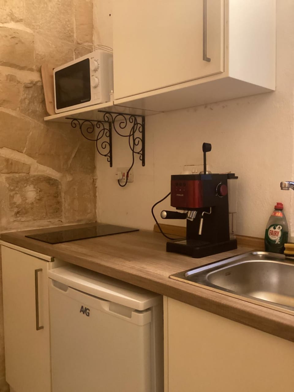 Coffee/tea facilities, Kitchen or kitchenette, stove, toaster