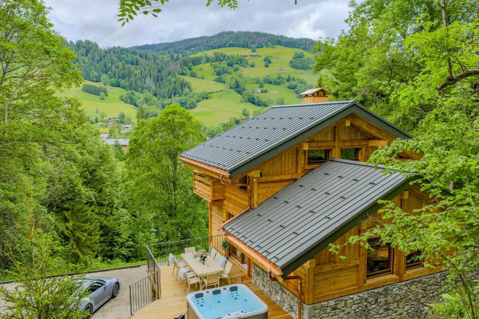 Luxurious Chalet with Sauna & Jacuzzi in Megeve with Parking Chalet in Megève
