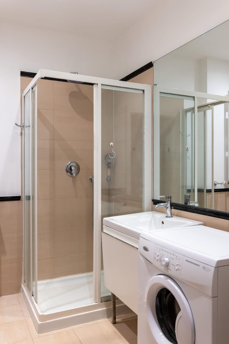 Shower, Bathroom, towels, washing machine