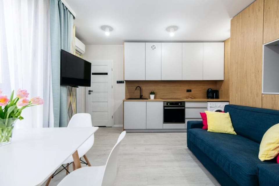 TV and multimedia, Kitchen or kitchenette, Seating area, Dining area, oven, stove