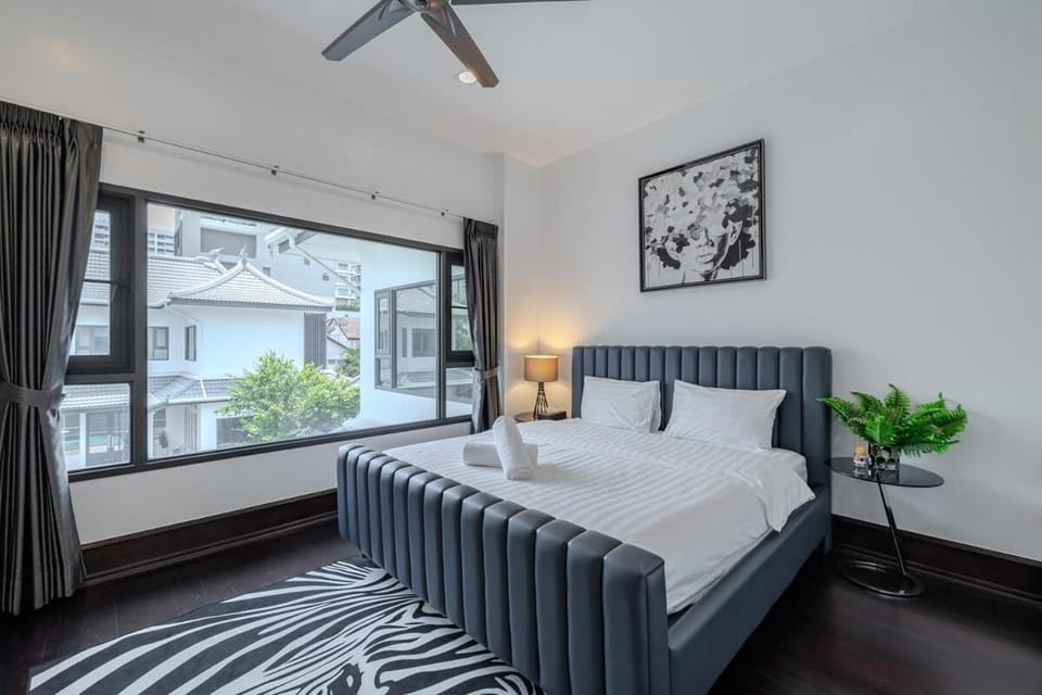 Thong Lo Sumptuous Double Pool Villa Villa in Bangkok
