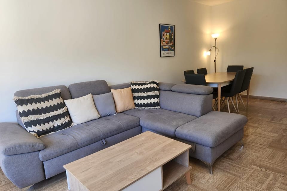 Lovely 2-bedroom apt with balcony Apartment in Cannes