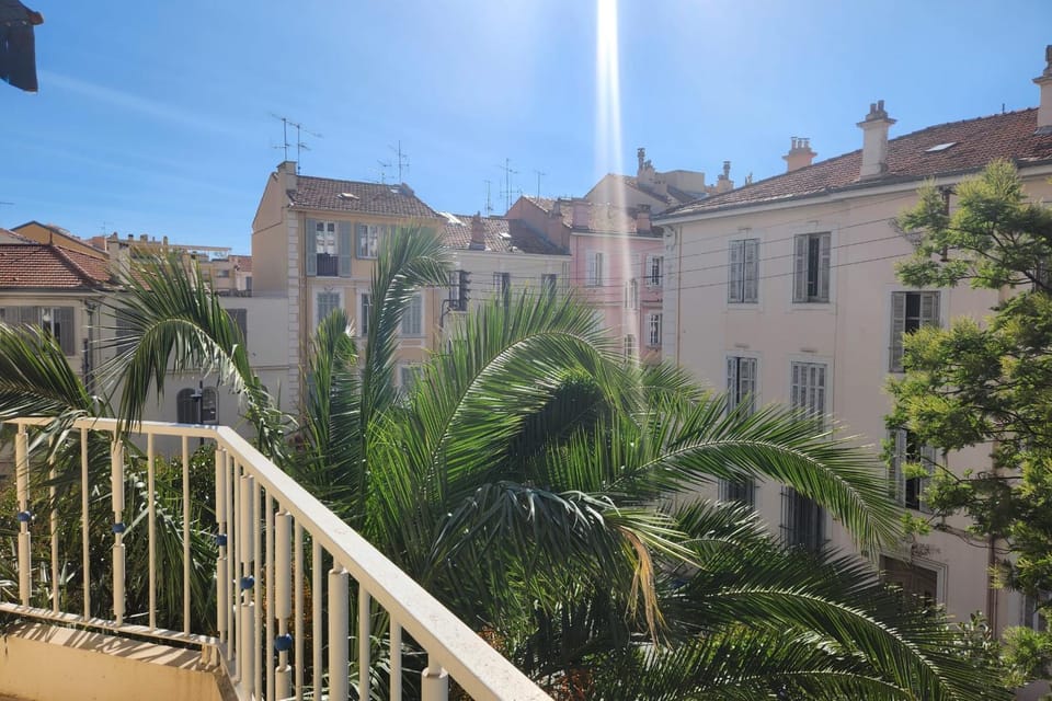 Lovely 2-bedroom apt with balcony Apartment in Cannes