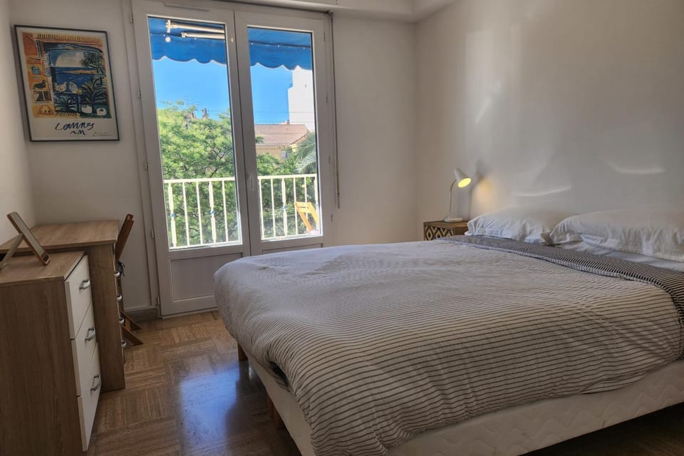Lovely 2-bedroom apt with balcony Apartment in Cannes