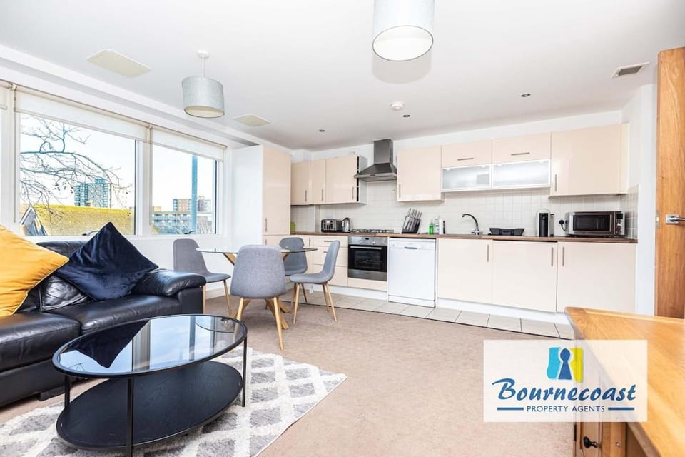 Seating area, Dining area, kitchen