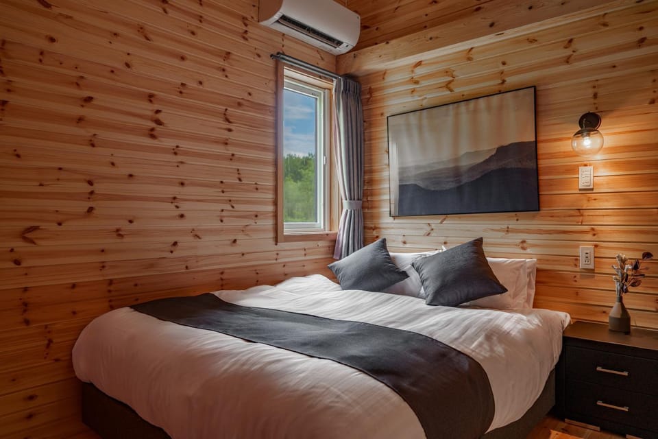 Bed, Bedroom, air conditioner