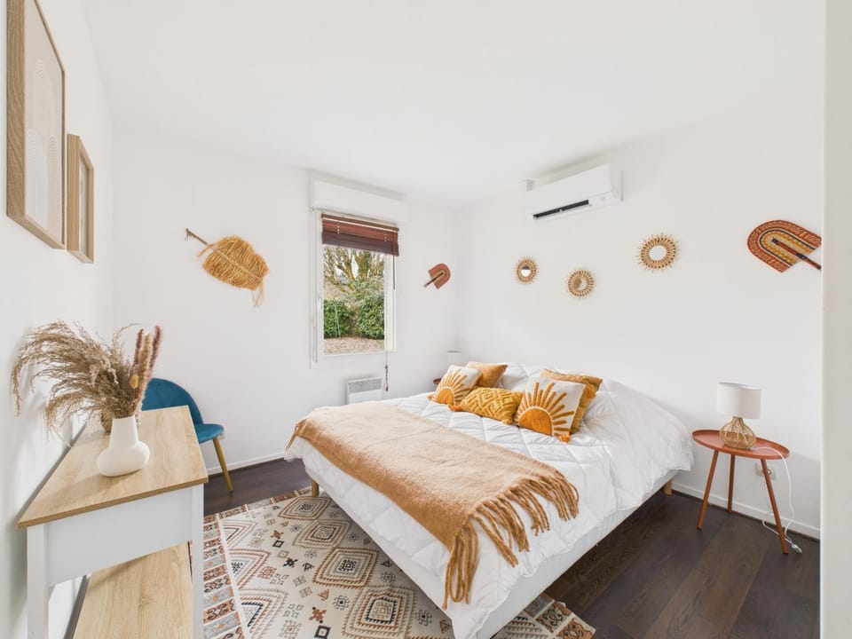 Bed, Bedroom