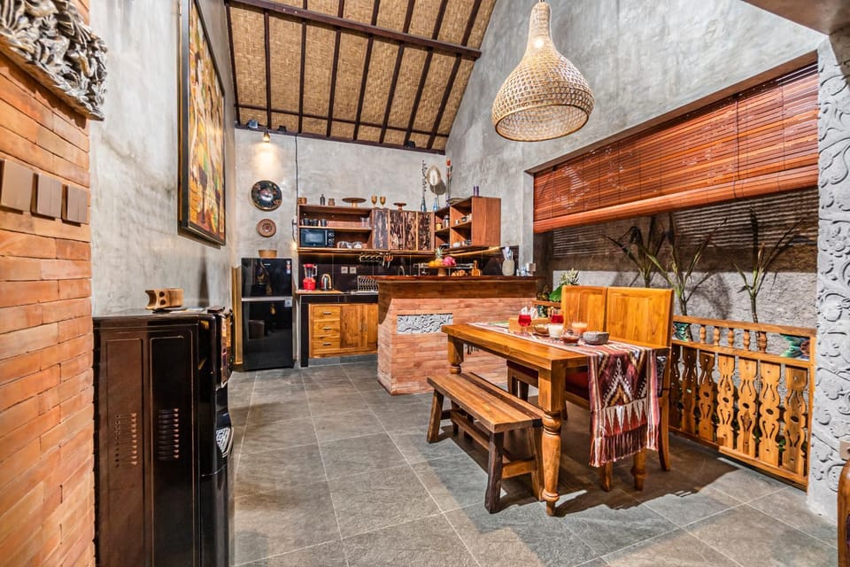 Kitchen or kitchenette, Living room, Food and drinks, Seating area, Dining area
