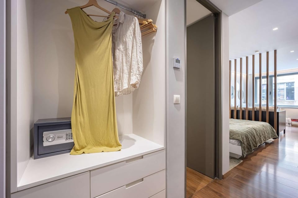 Photo of the whole room, wardrobe