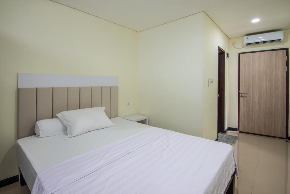 Bed, Photo of the whole room, Bedroom, air conditioner