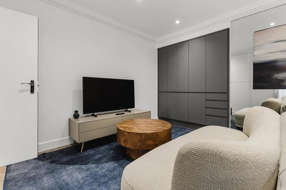 TV and multimedia, Seating area