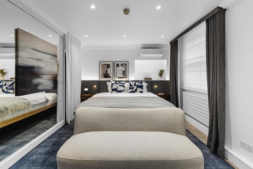 Seating area, Bedroom