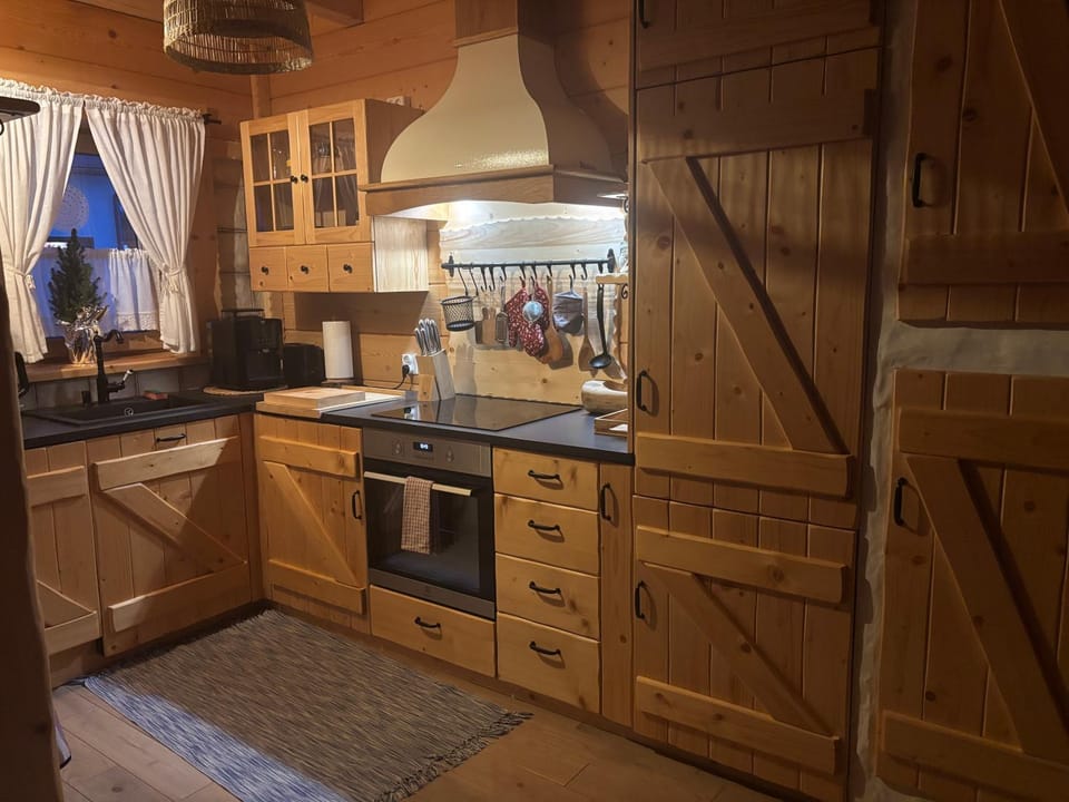 Osada na Skale dom z prywatną sauną i kominkiem House in Slovakia
