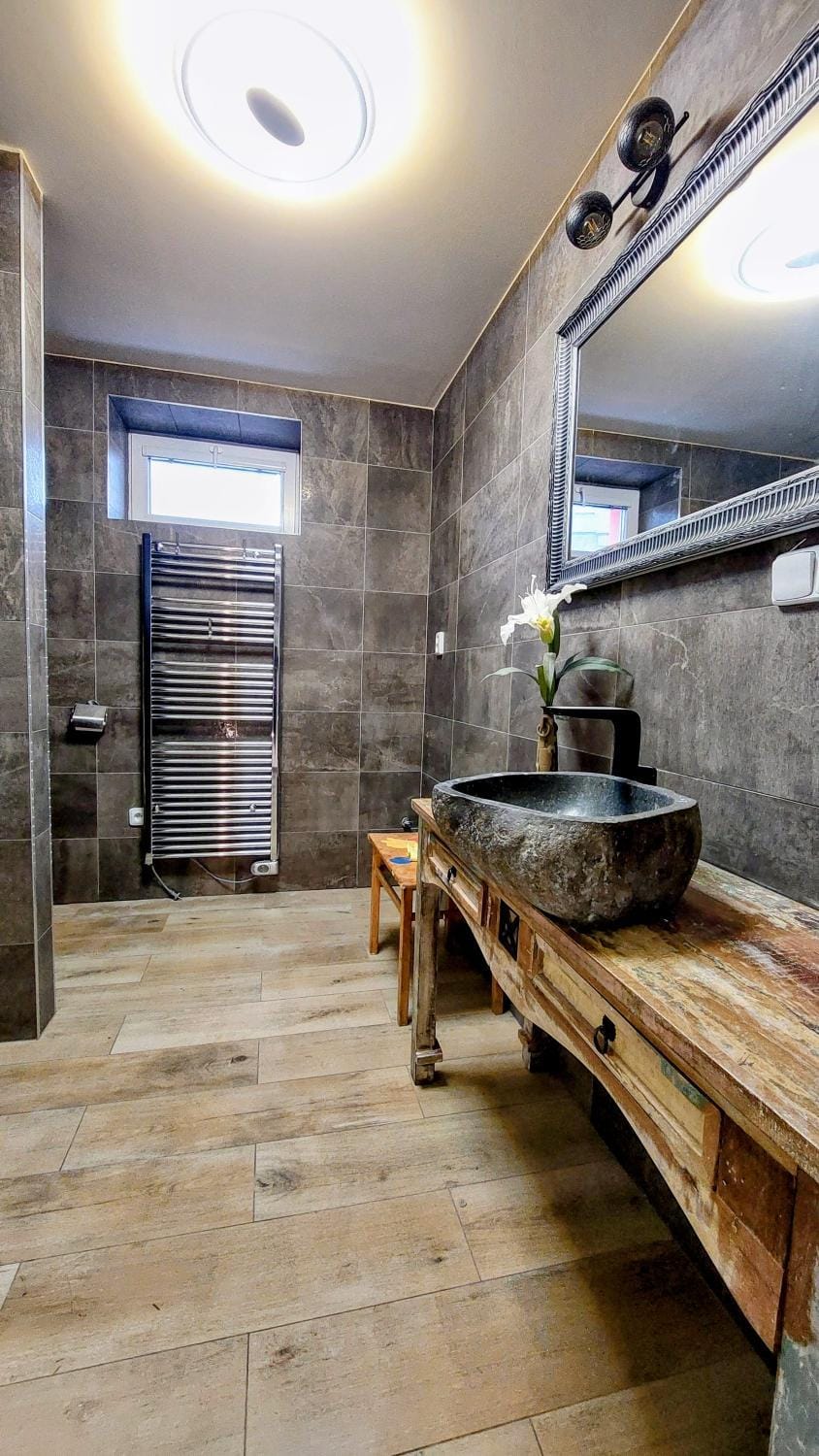 Shower, Toilet, Bathroom, heating