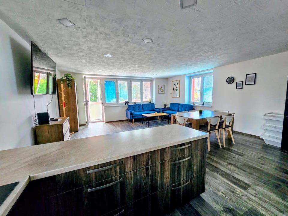 TV and multimedia, Living room, Seating area, Dining area, kitchen