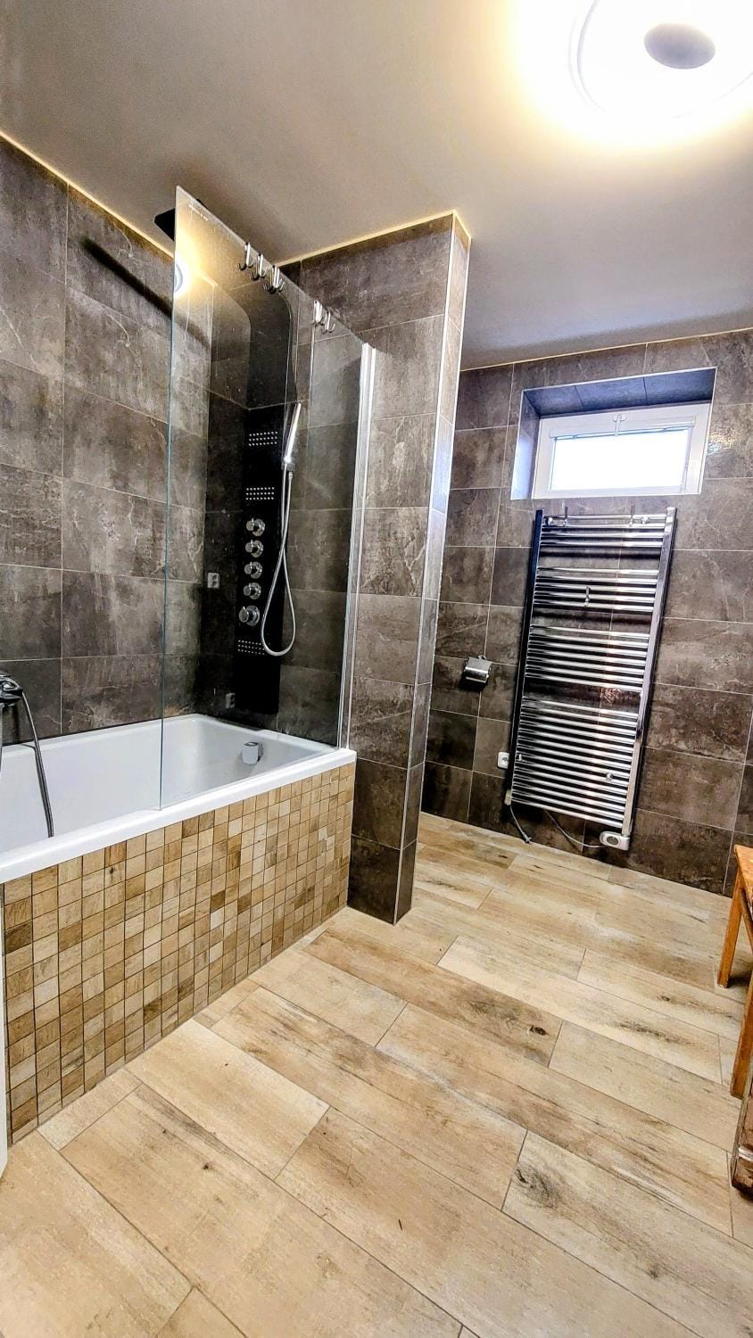 Shower, Bathroom, towels