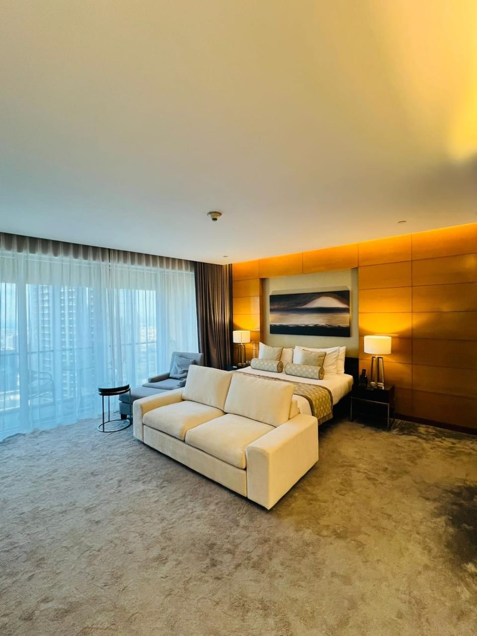 Bed, Photo of the whole room, Seating area, Bedroom