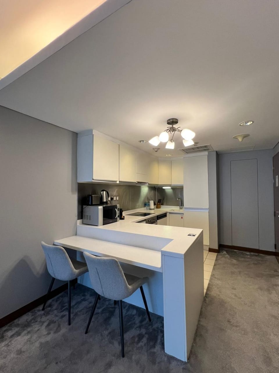 Food and drinks, Seating area, Dining area, Food
