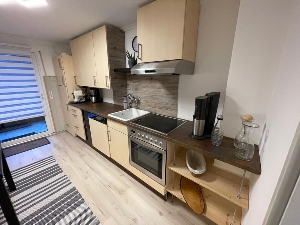 Coffee/tea facilities, Kitchen or kitchenette, dishwasher