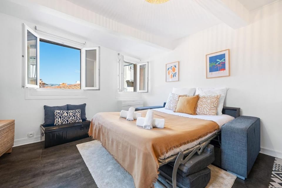 Charming typical studio in the heart of Vieux Nice AC Apartment in Nice