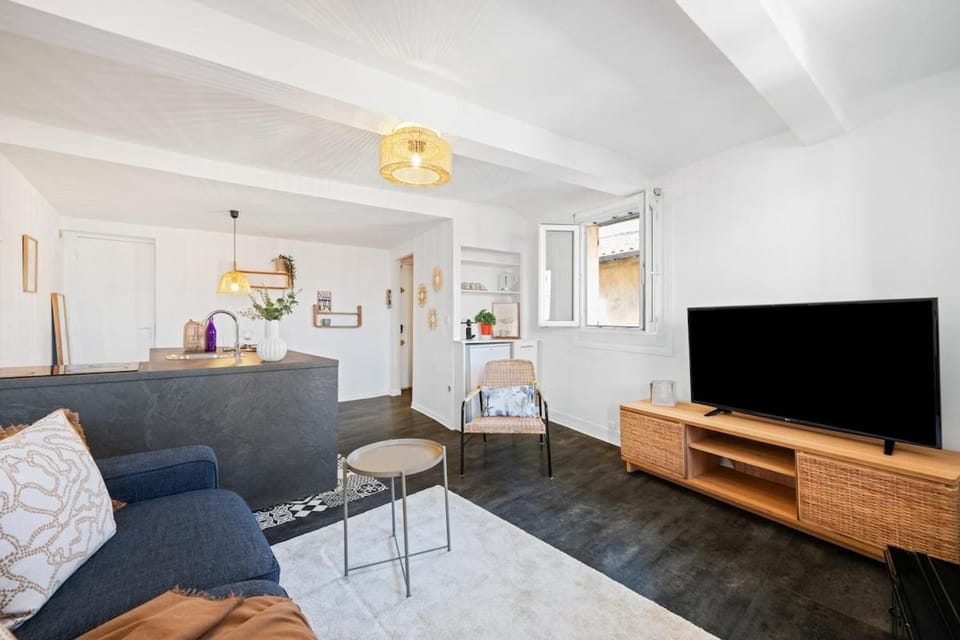 Charming typical studio in the heart of Vieux Nice AC Apartment in Nice