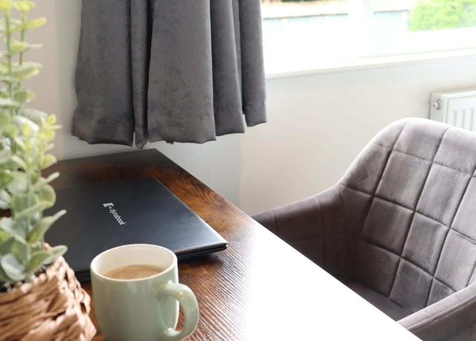 Five bedroom house with parking Apartment in Luton