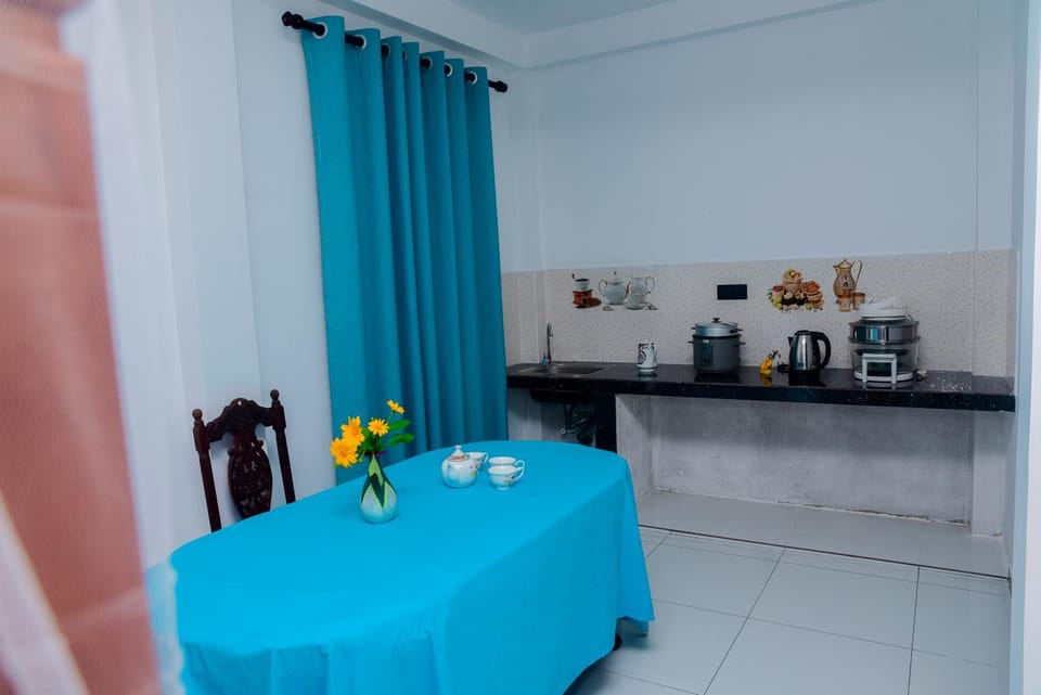 Dining area, kitchen