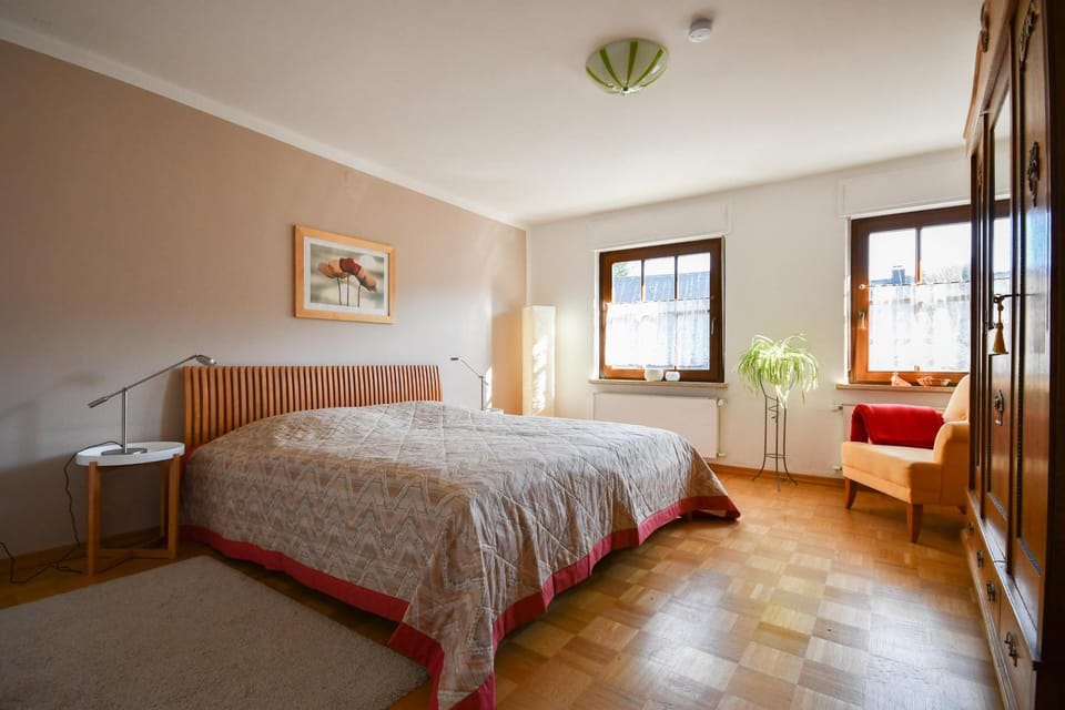 Photo of the whole room, Bedroom