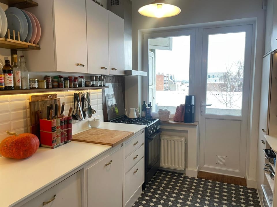 Kitchen or kitchenette, kitchen, kitchen