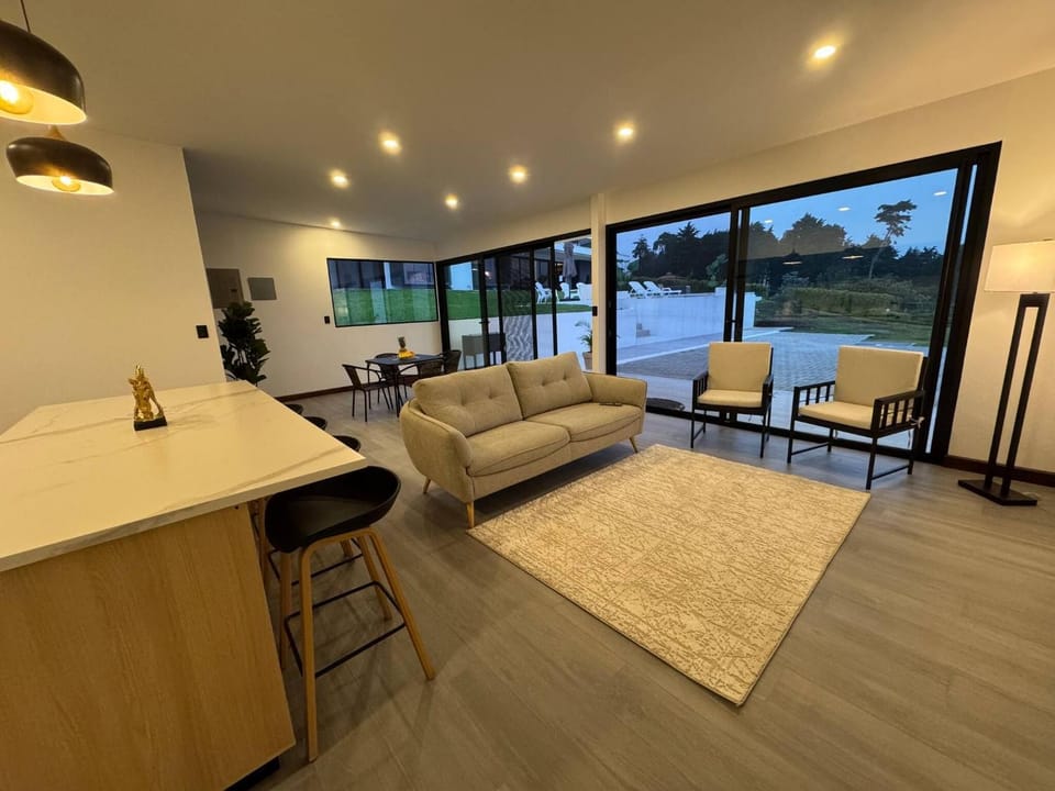 AO Buena Vista Home - Panoramic View Bed and Breakfast in Heredia Province