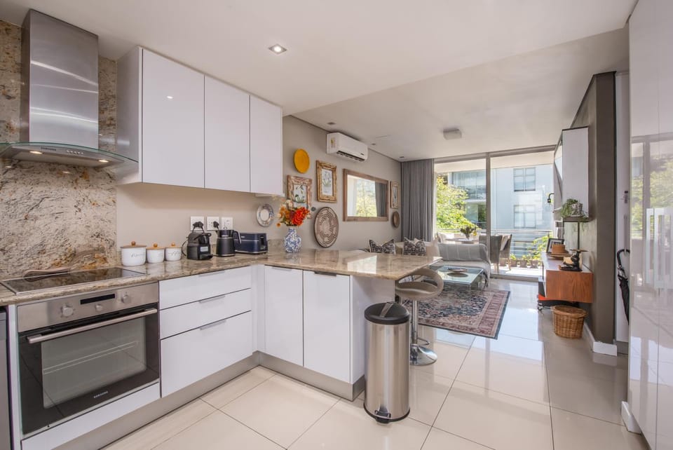 Kitchen or kitchenette, Living room, Seating area, Dining area, dishwasher, oven, stove, toaster