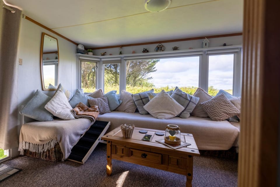 Luxury Coastal Hideaway in Cornwall - Dog Friendly House in England