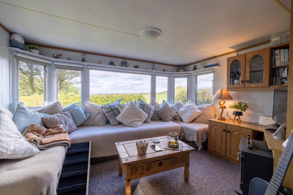 Luxury Coastal Hideaway in Cornwall - Dog Friendly House in England
