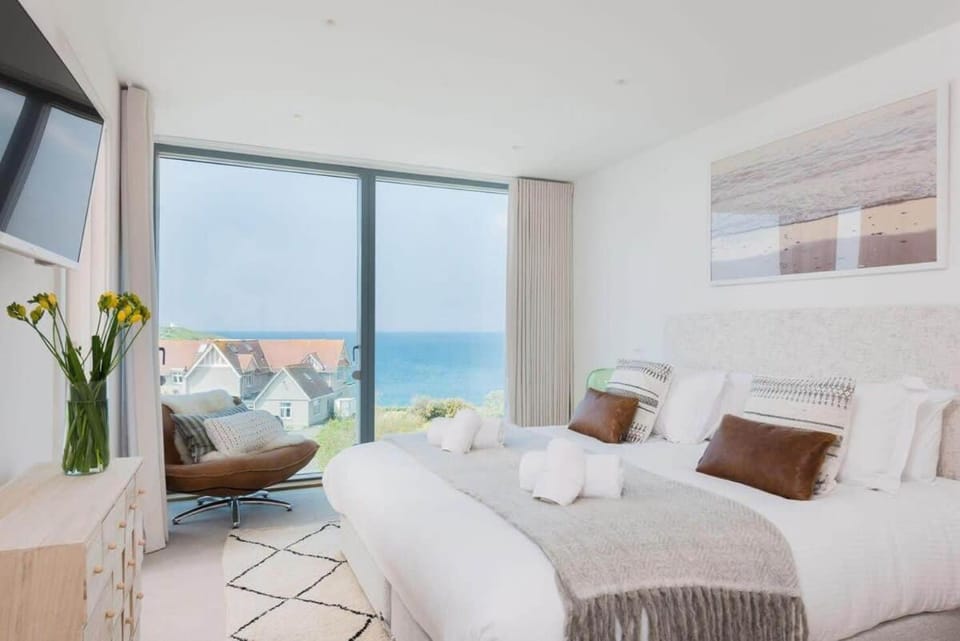 Beachfront Townhouse Lovely Sea Views Newquay House in Newquay