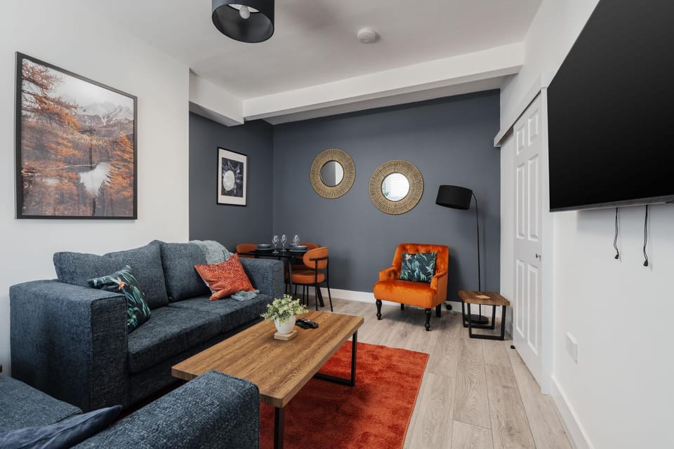 TV and multimedia, Living room, Evening entertainment