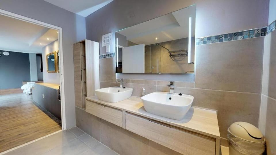 Portview and Brenwin Guesthouse Bed and Breakfast in Cape Town