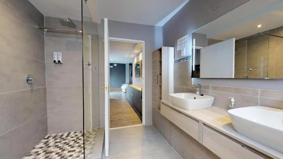 Portview and Brenwin Guesthouse Bed and Breakfast in Cape Town