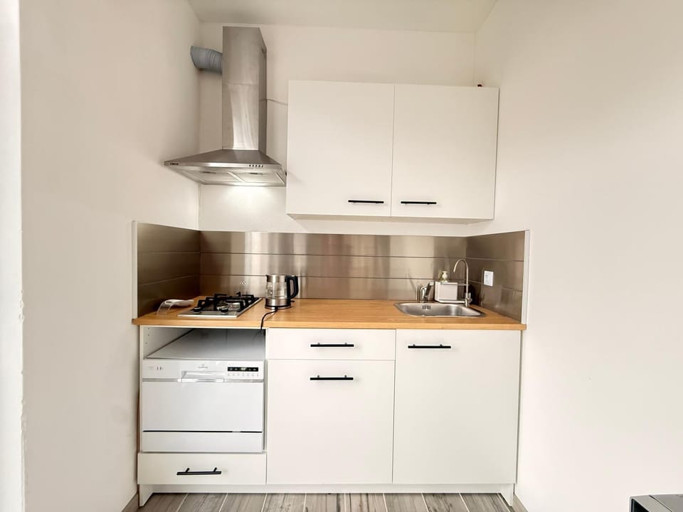 Kitchen or kitchenette