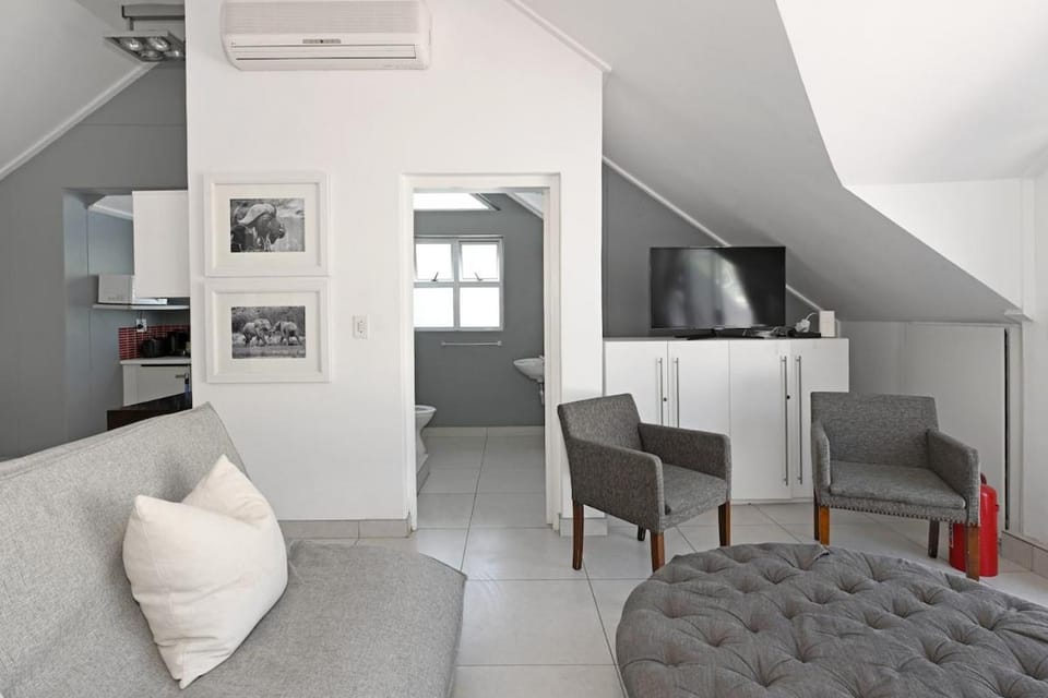Sunlit Loft-Style 1-Bed with Balcony & Views Apartment in Cape Town