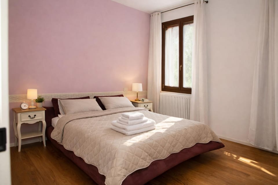 Bedroom, air conditioner