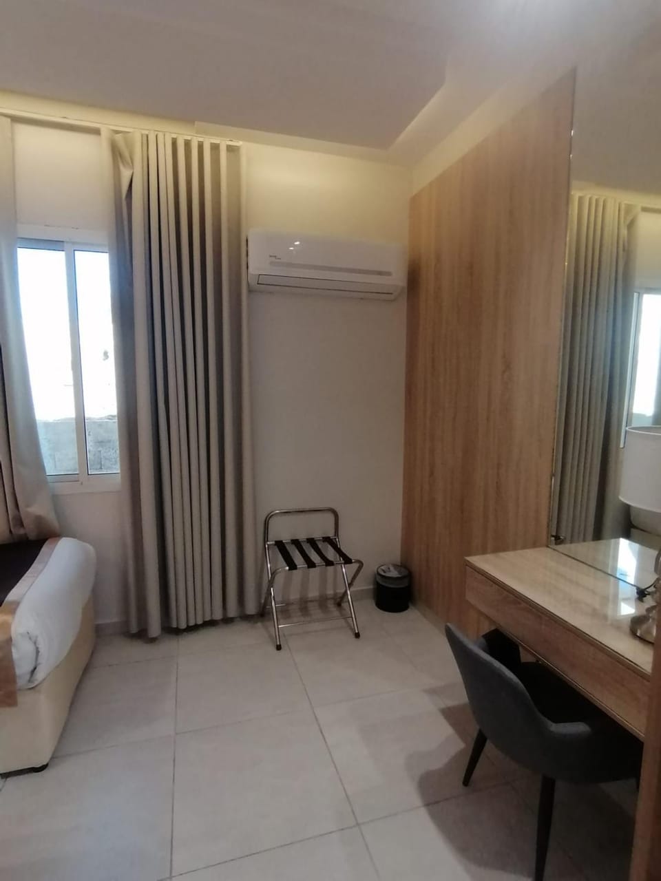 Bedroom, air conditioner