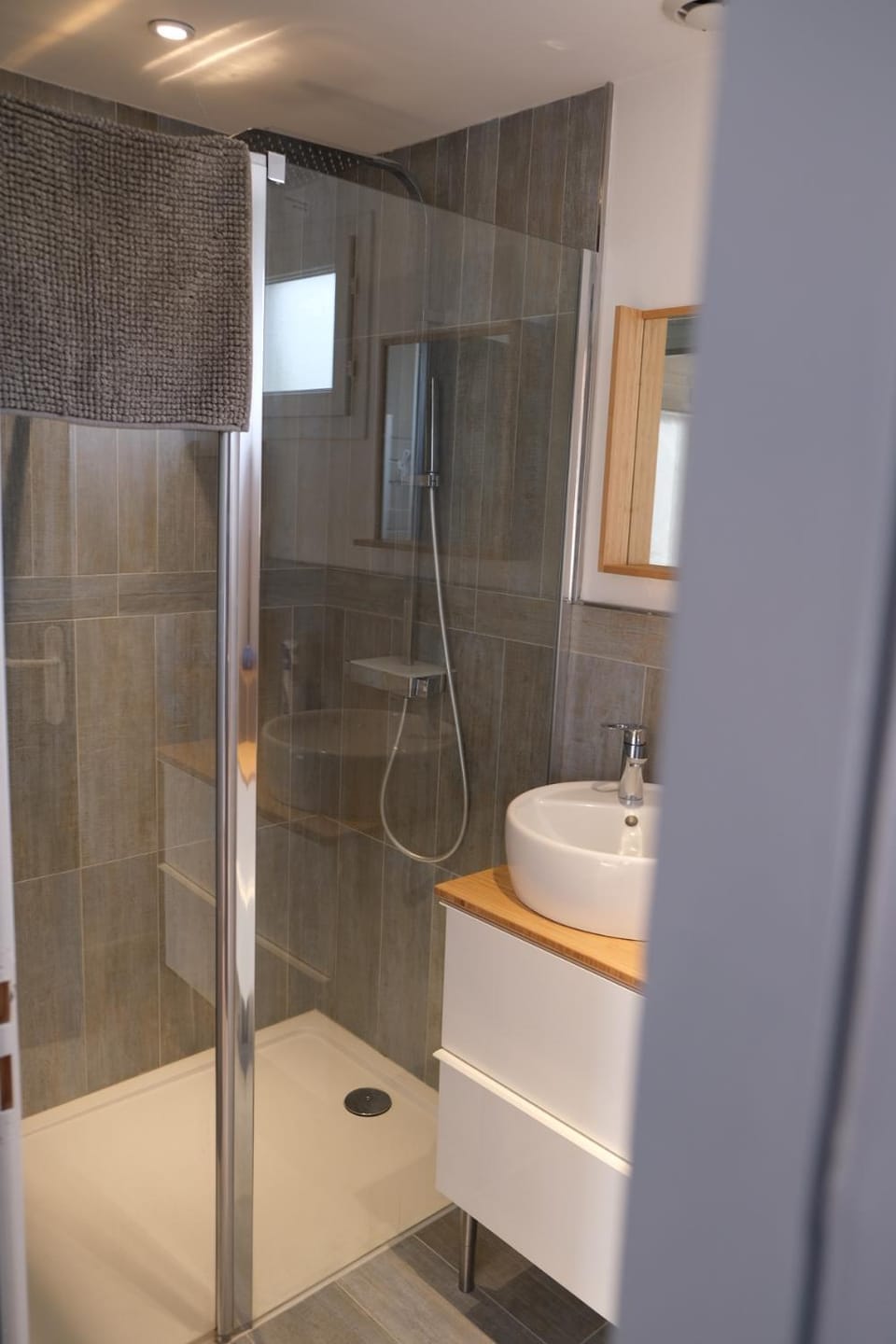 Beau studio calme, indépendant avec terrasse Bed and Breakfast in Mérignac
